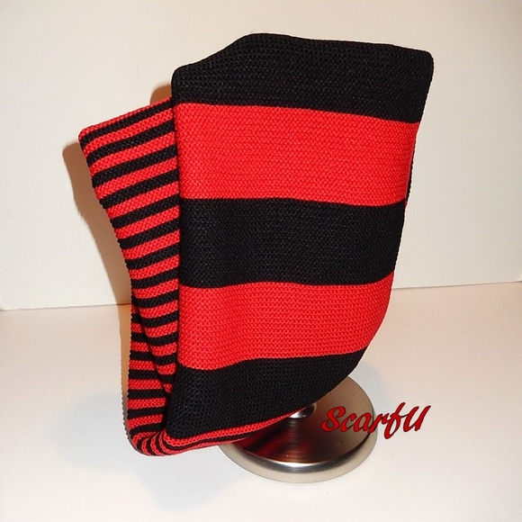Chunky Two Tone Colorblock Knit Scarf, Red/Black - Picture 4 of 6